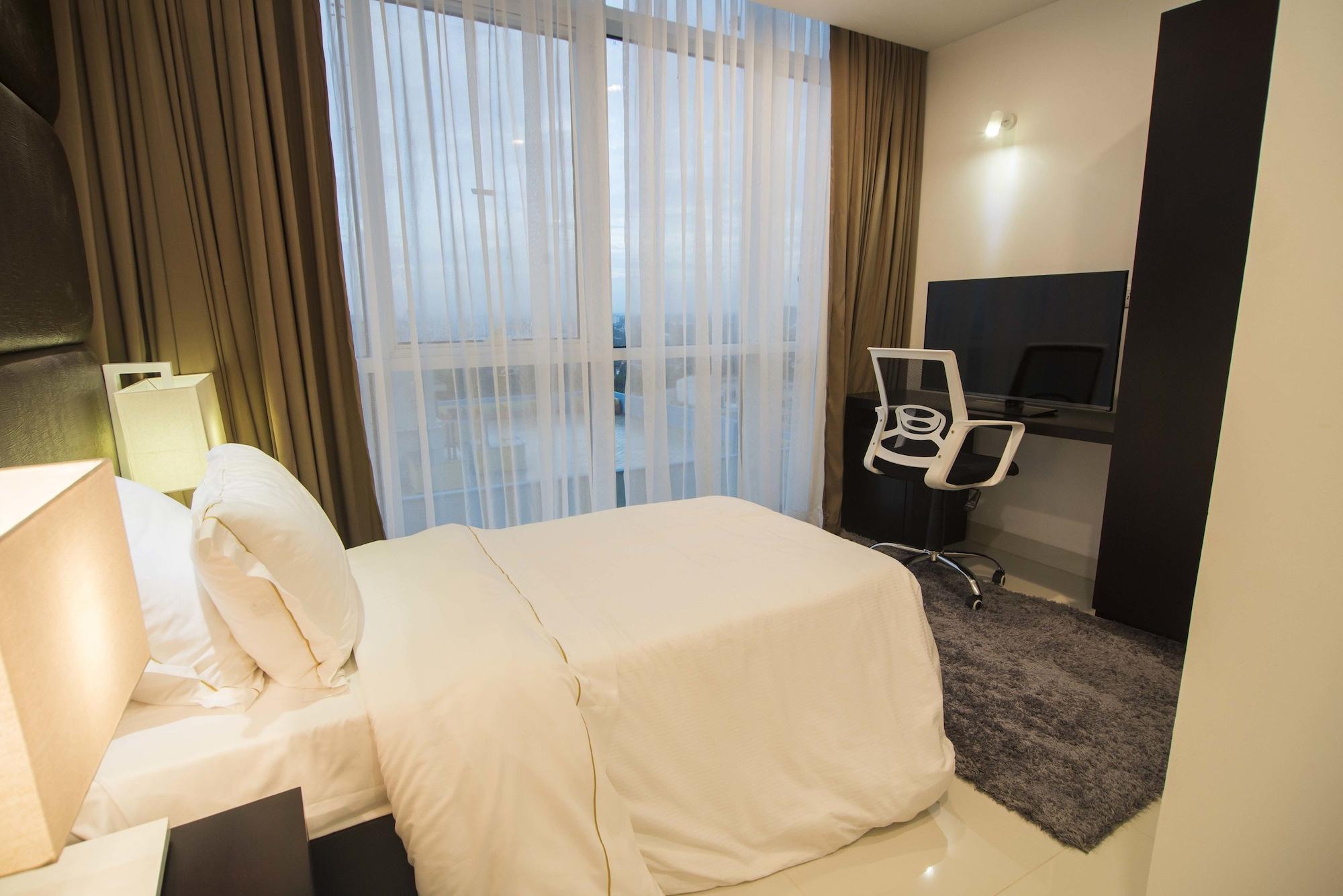 Platinum One Suites Colombo Exterior photo