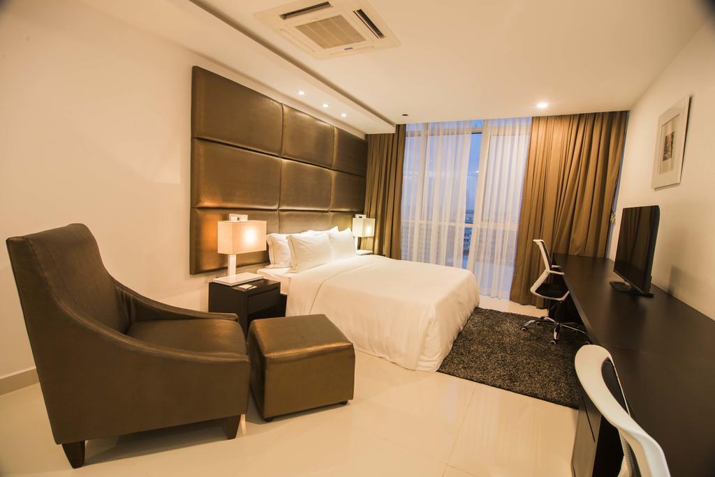 Platinum One Suites Colombo Exterior photo