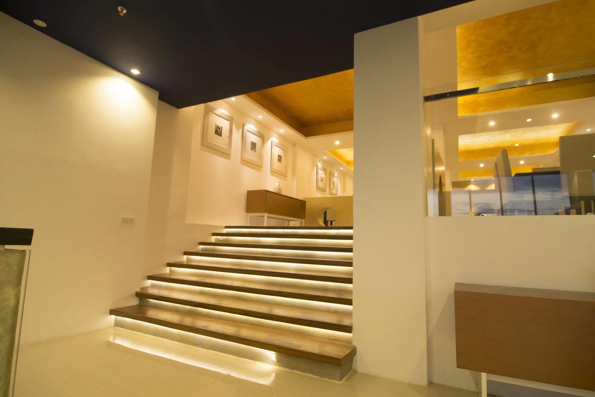 Platinum One Suites Colombo Exterior photo