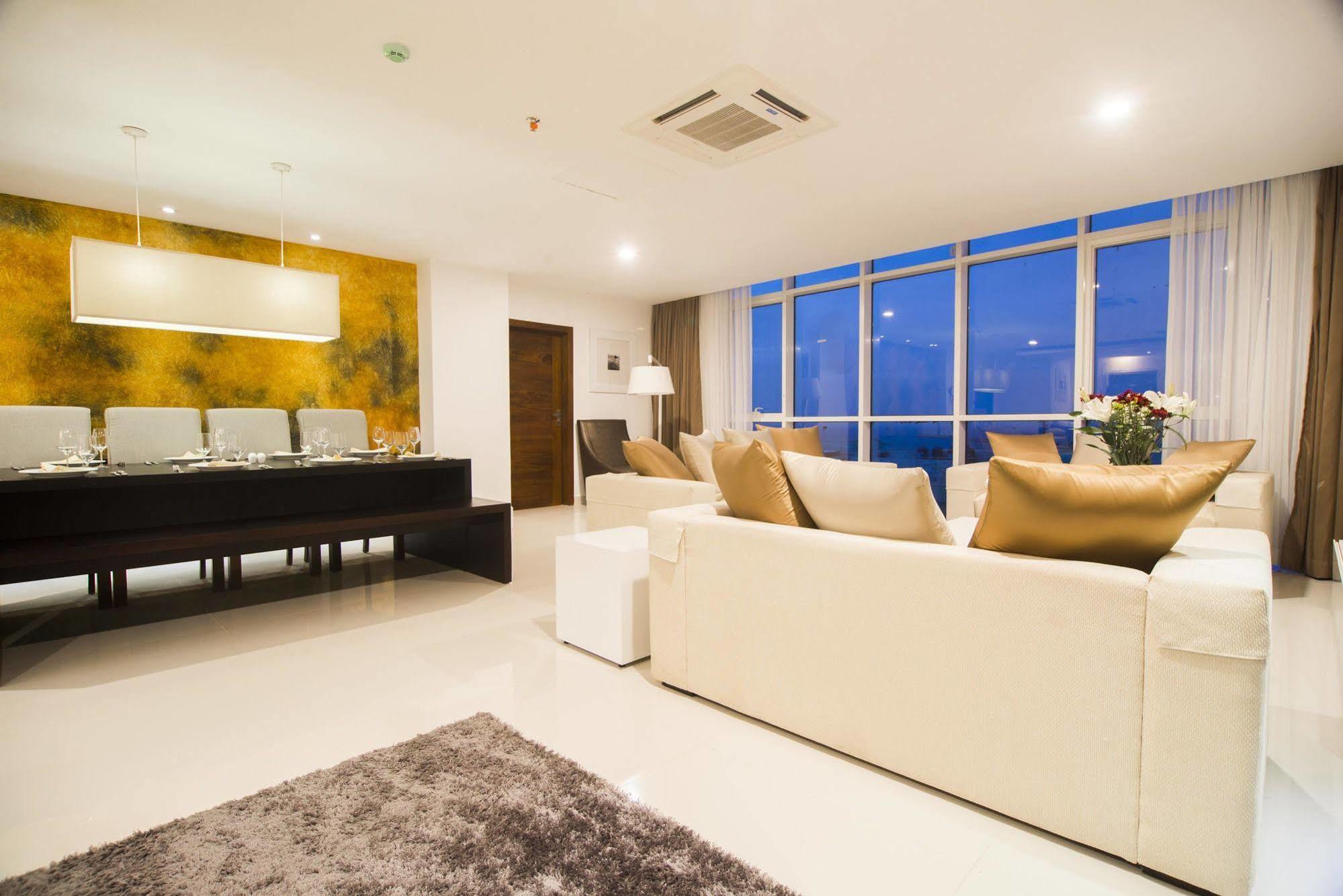 Platinum One Suites Colombo Exterior photo