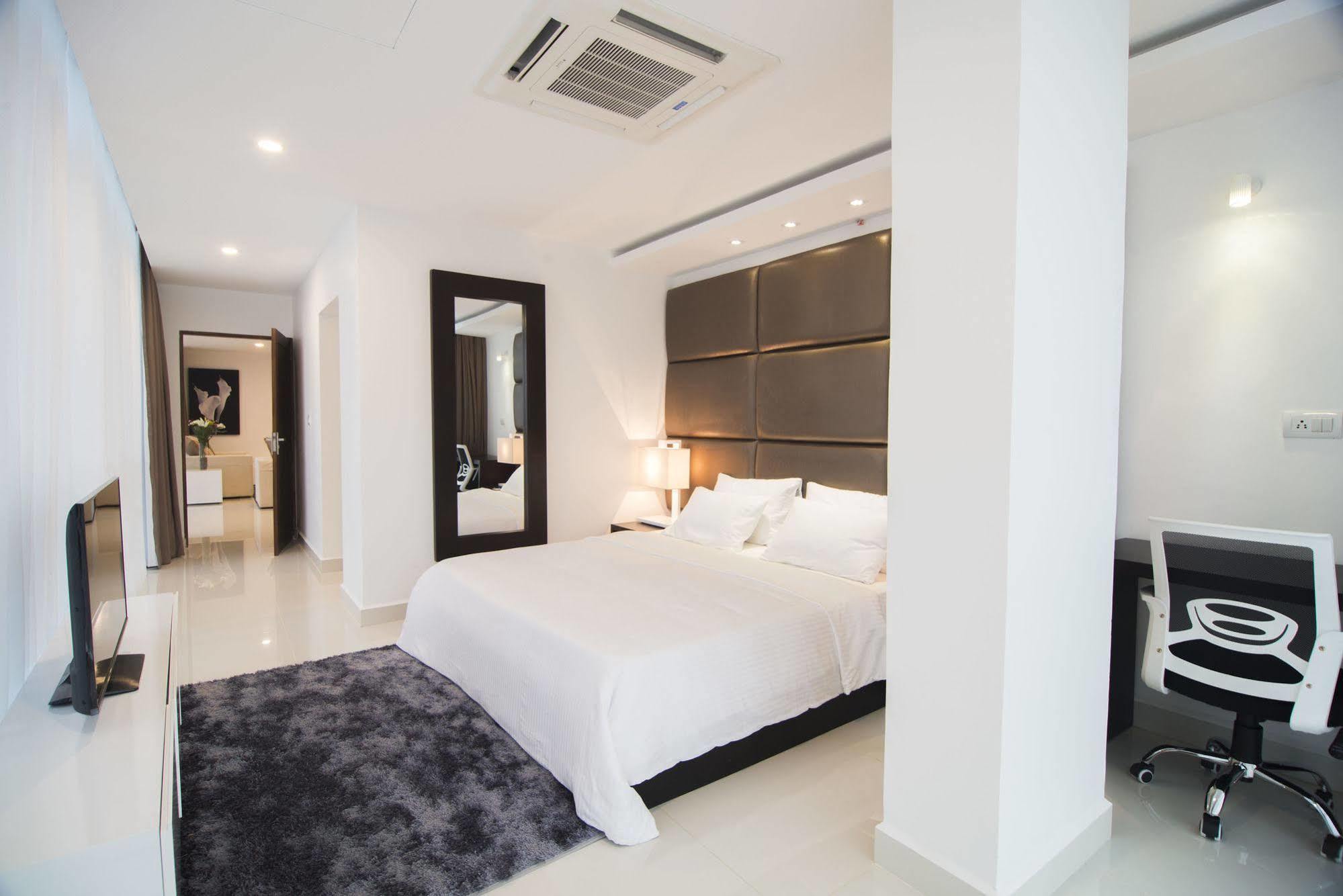 Platinum One Suites Colombo Exterior photo